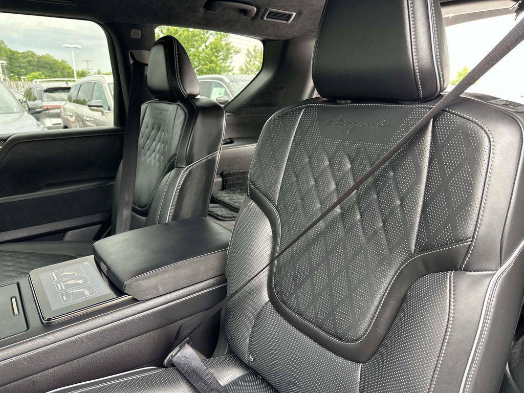 Used 2025 INFINITI QX80 Autograph w/ Autograph Exterior Package AWD/4WD image 35