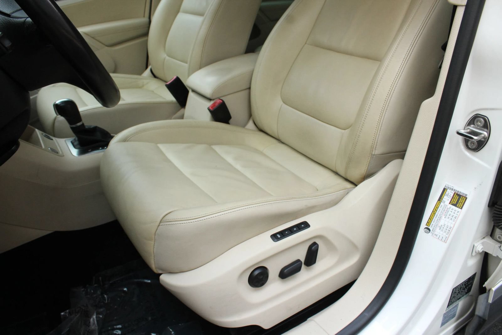 Used 2013 Volkswagen Tiguan SEL FWD image 19