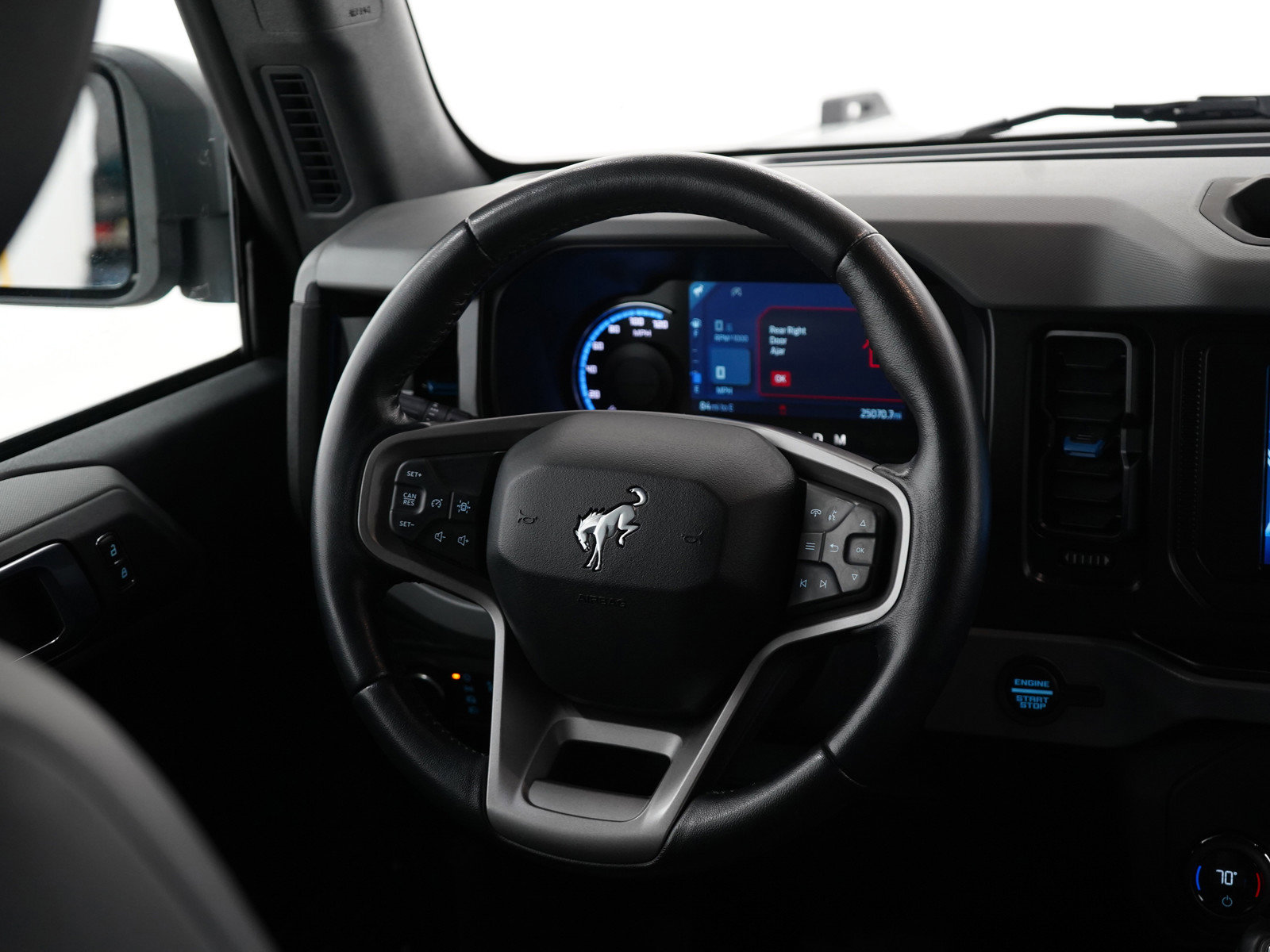 Used 2021 Ford Bronco Black Diamond image 13