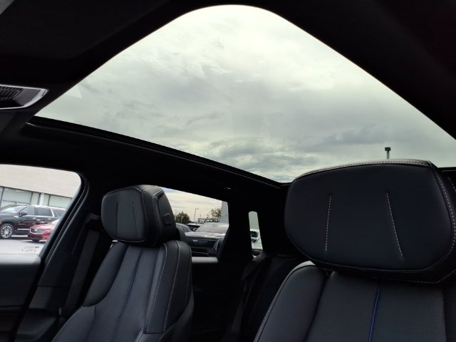 Used 2025 Cadillac Lyriq Luxury AWD/4WD image 13