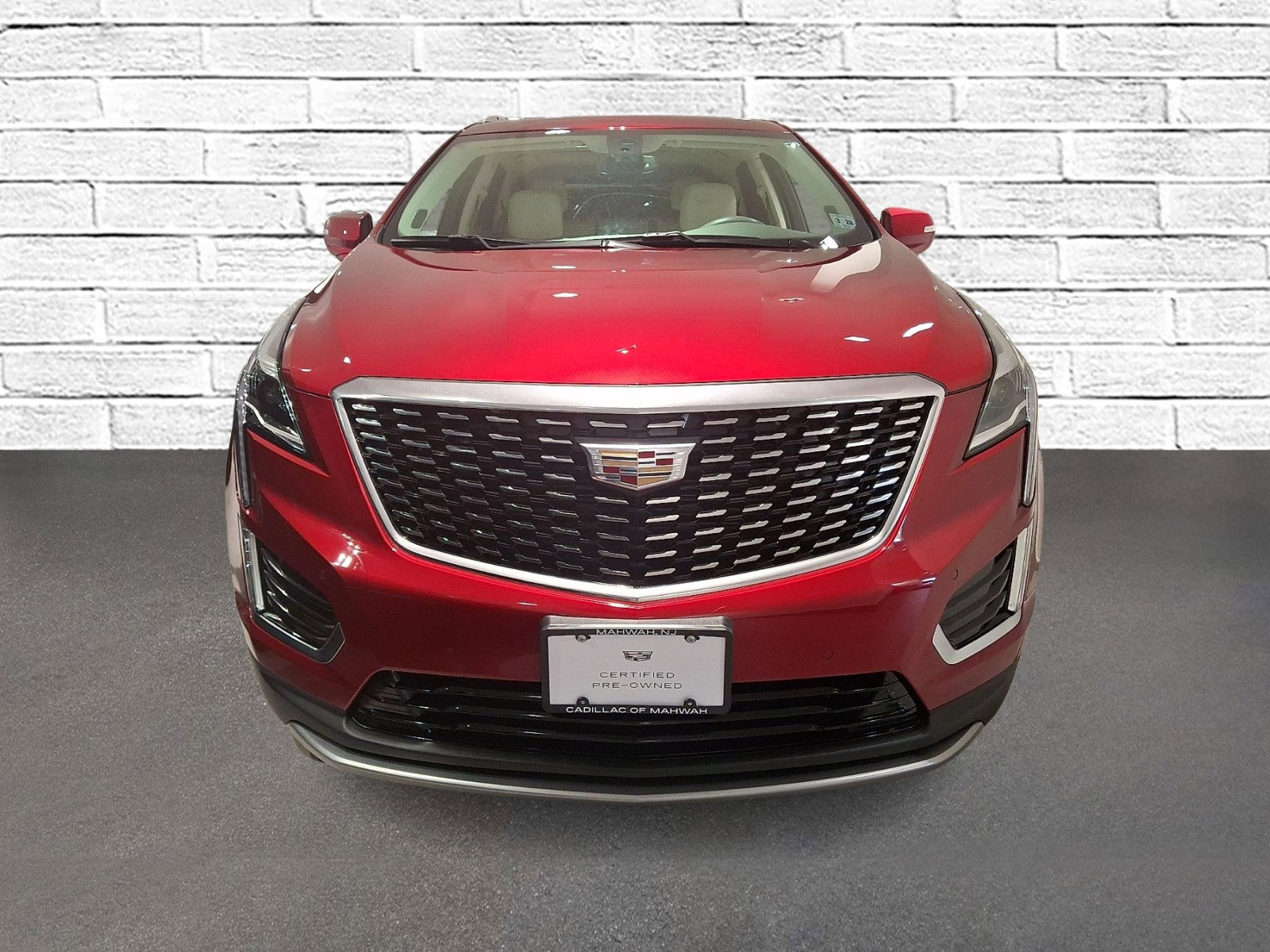 Certified 2023 Cadillac XT5 Premium Luxury AWD/4WD image 2