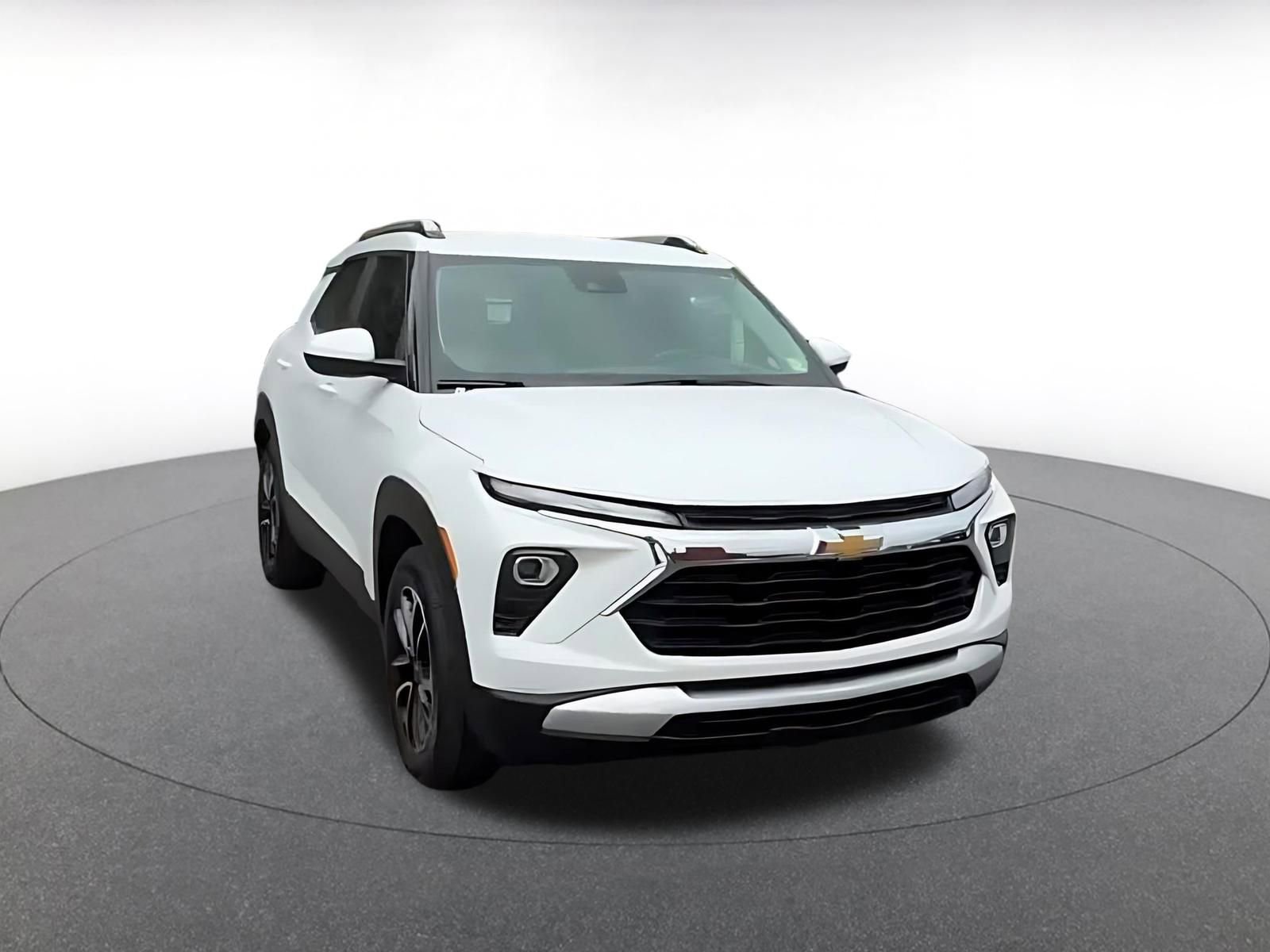 Used 2025 Chevrolet TrailBlazer LT FWD image 3