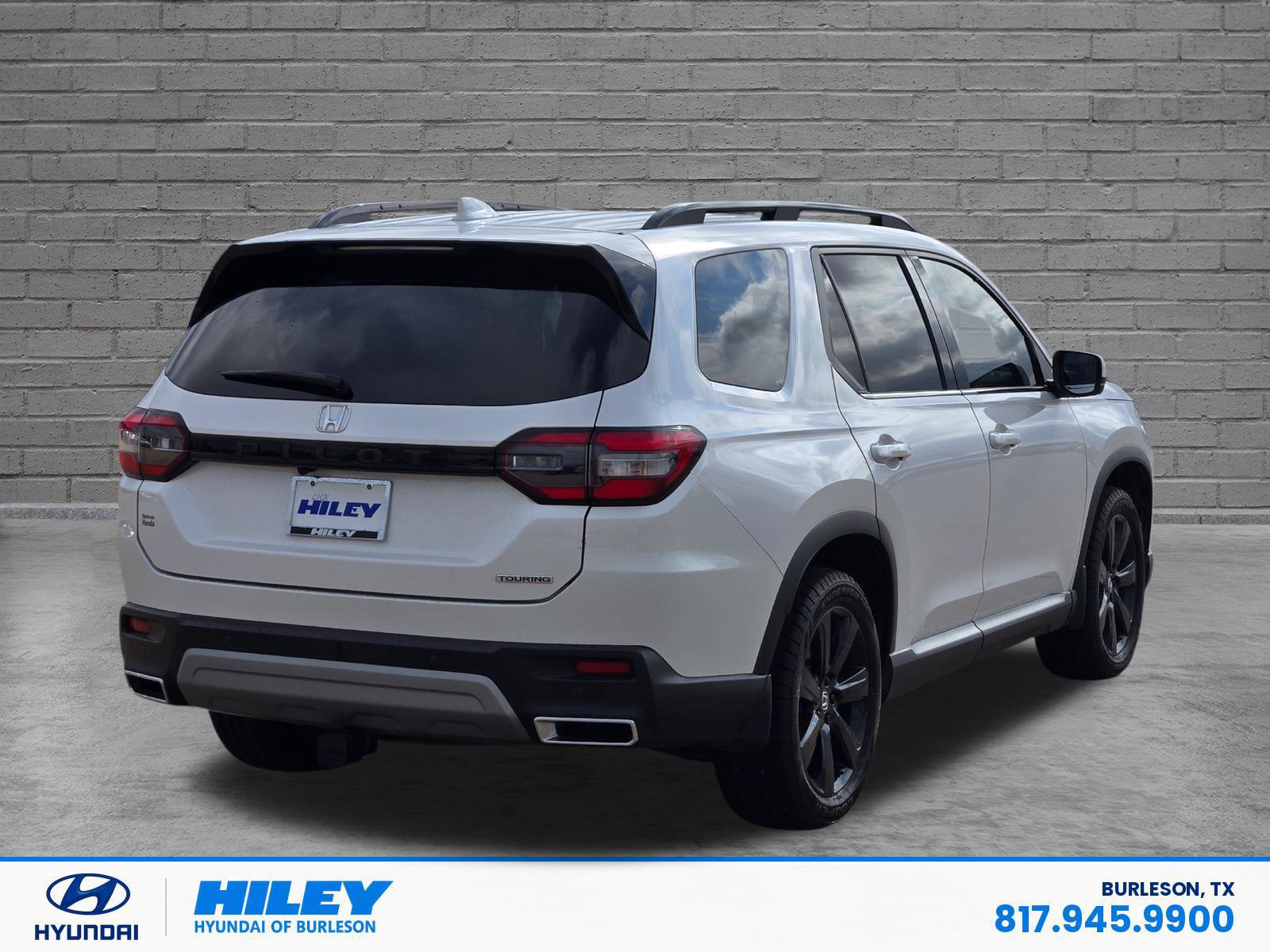 Used 2023 Honda Pilot Touring image 4