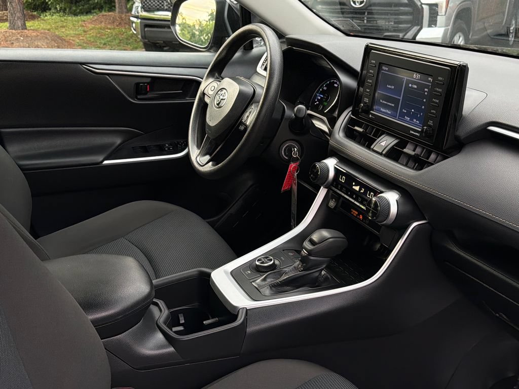 Used 2022 Toyota RAV4 LE AWD/4WD image 11