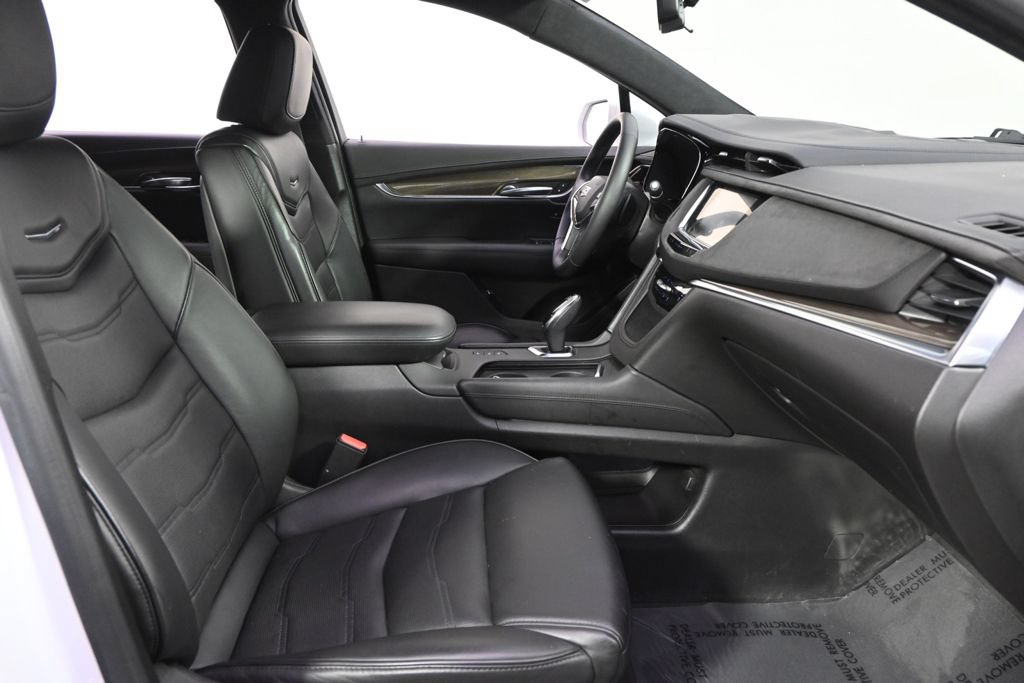 Used 2017 Cadillac XT5 Platinum w/ Driver Assist Package AWD/4WD image 16