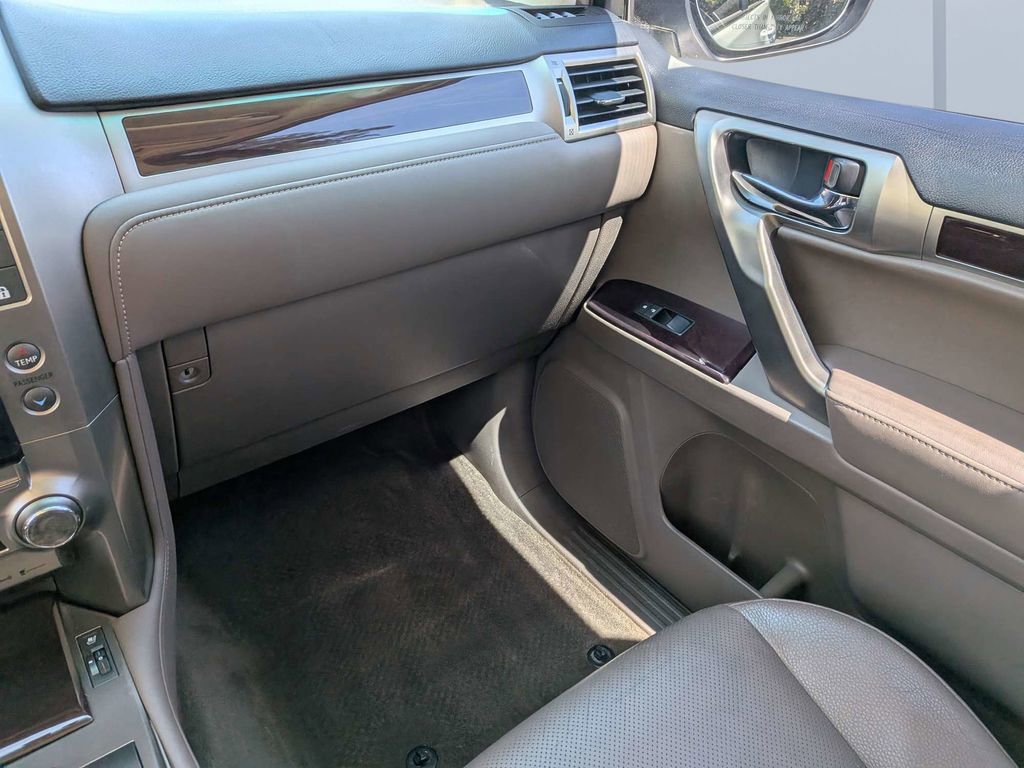 Used 2014 Lexus GX 460 w/ Premium Package image 18
