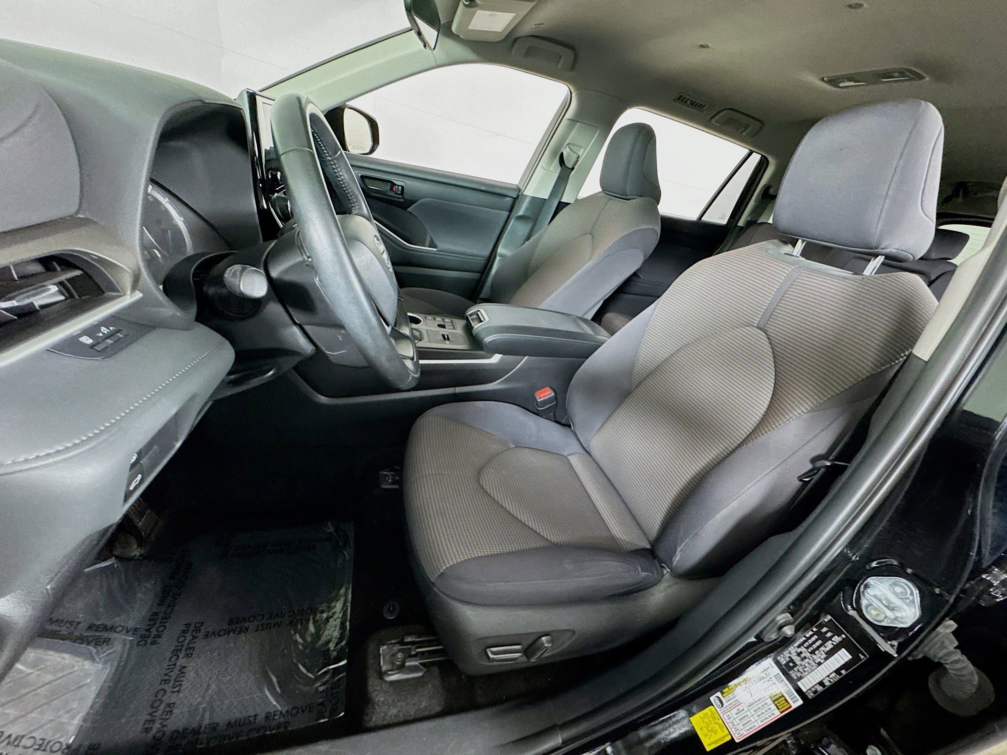 Used 2023 Toyota Highlander LE AWD/4WD image 12