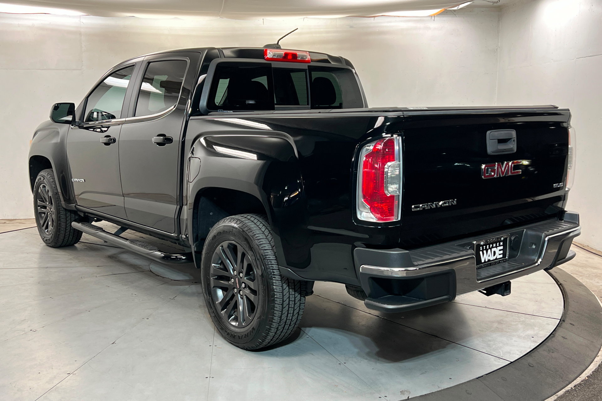 Used 2017 GMC Canyon SLE w/ Nightfall Edition RWD image 3