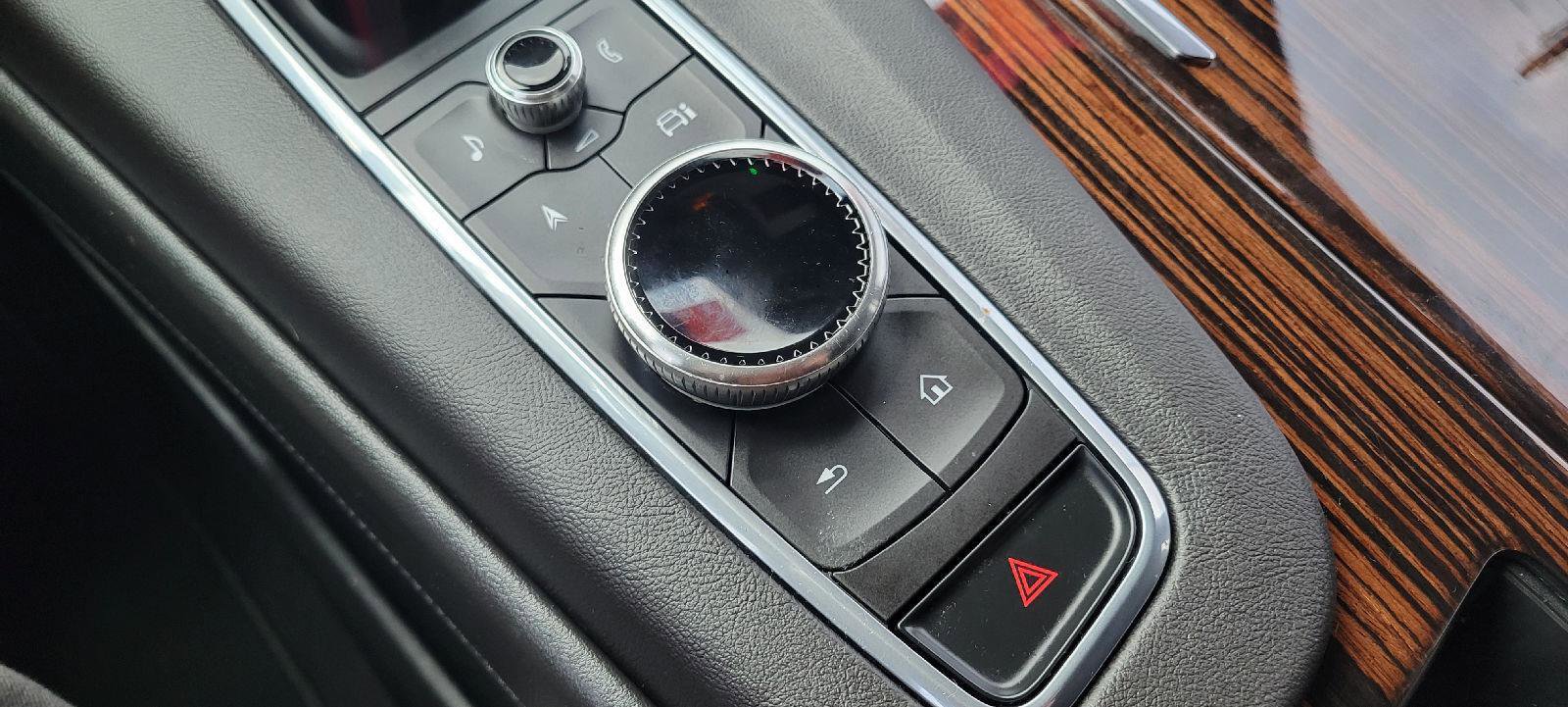 Used 2023 Cadillac Escalade Premium Luxury image 22