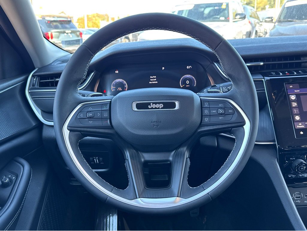 Used 2023 Jeep Grand Cherokee Laredo image 14