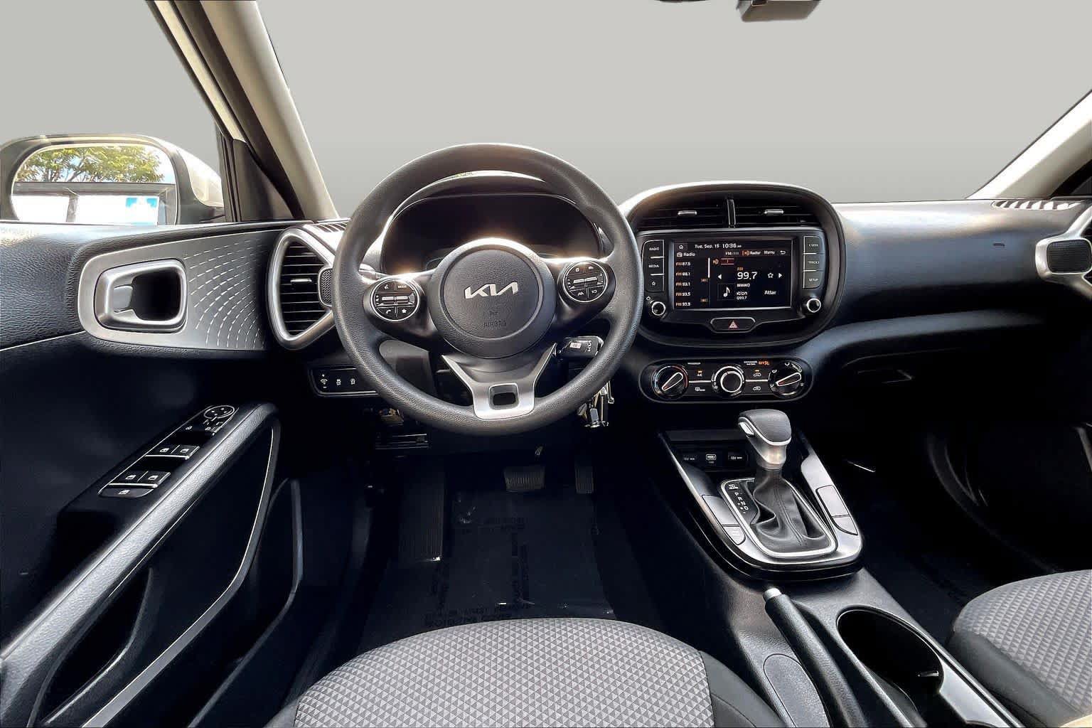 Used 2025 Kia Soul LX w/ LX Technology Package FWD image 6
