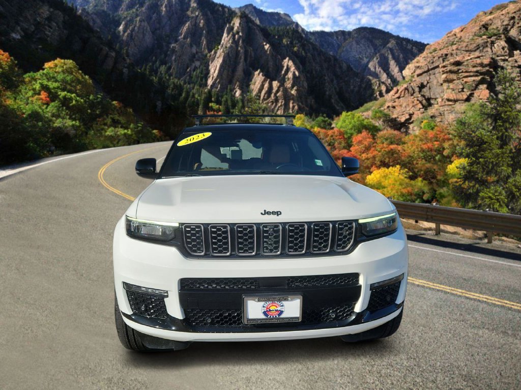 Used 2023 Jeep Grand Cherokee L Summit w/ Advanced Protech Group IV AWD/4WD image 6