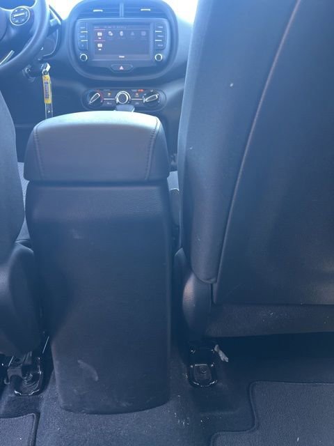 Used 2025 Kia Soul LX w/ LX Technology Package FWD image 23