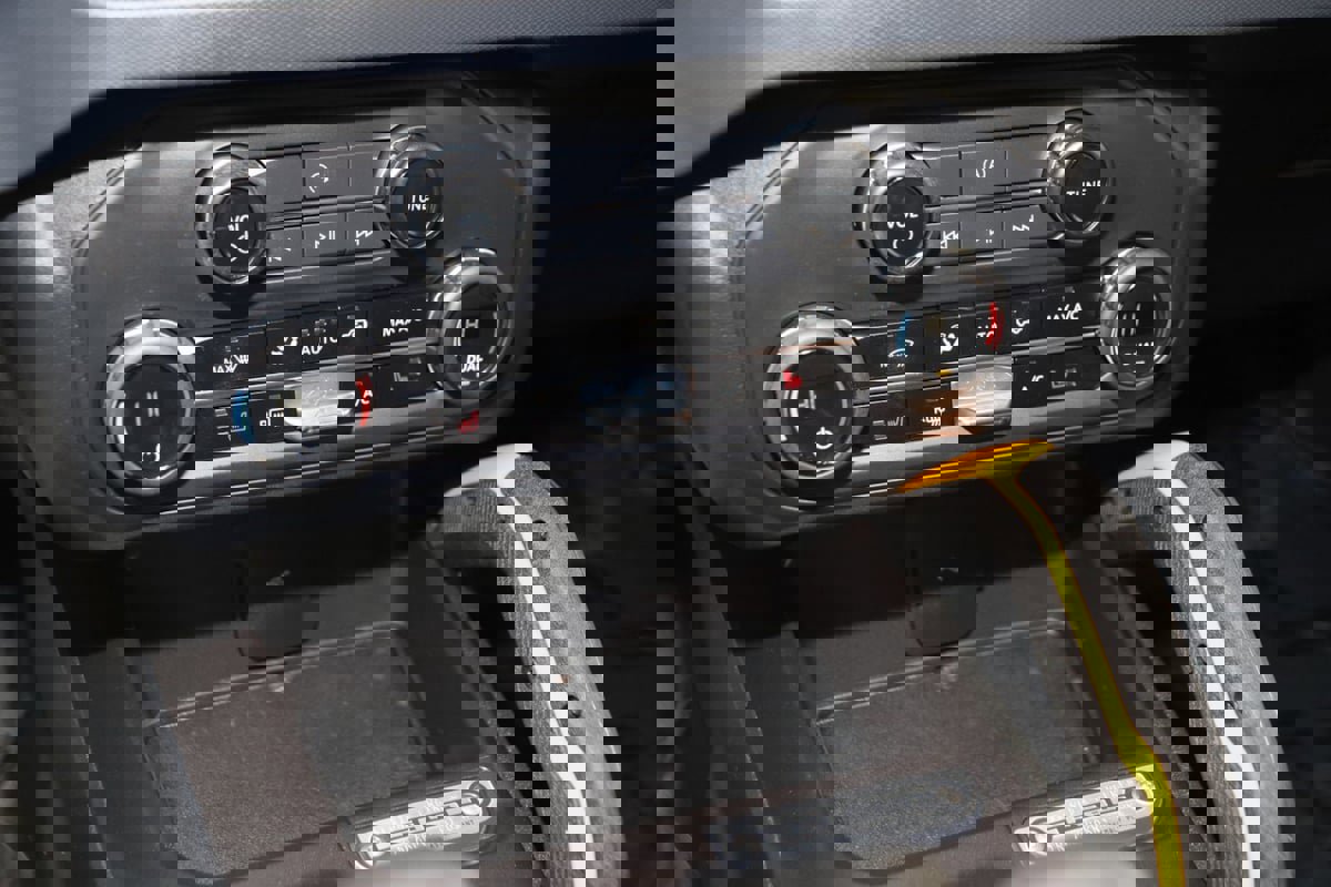 Used 2024 Ford Bronco Badlands image 31