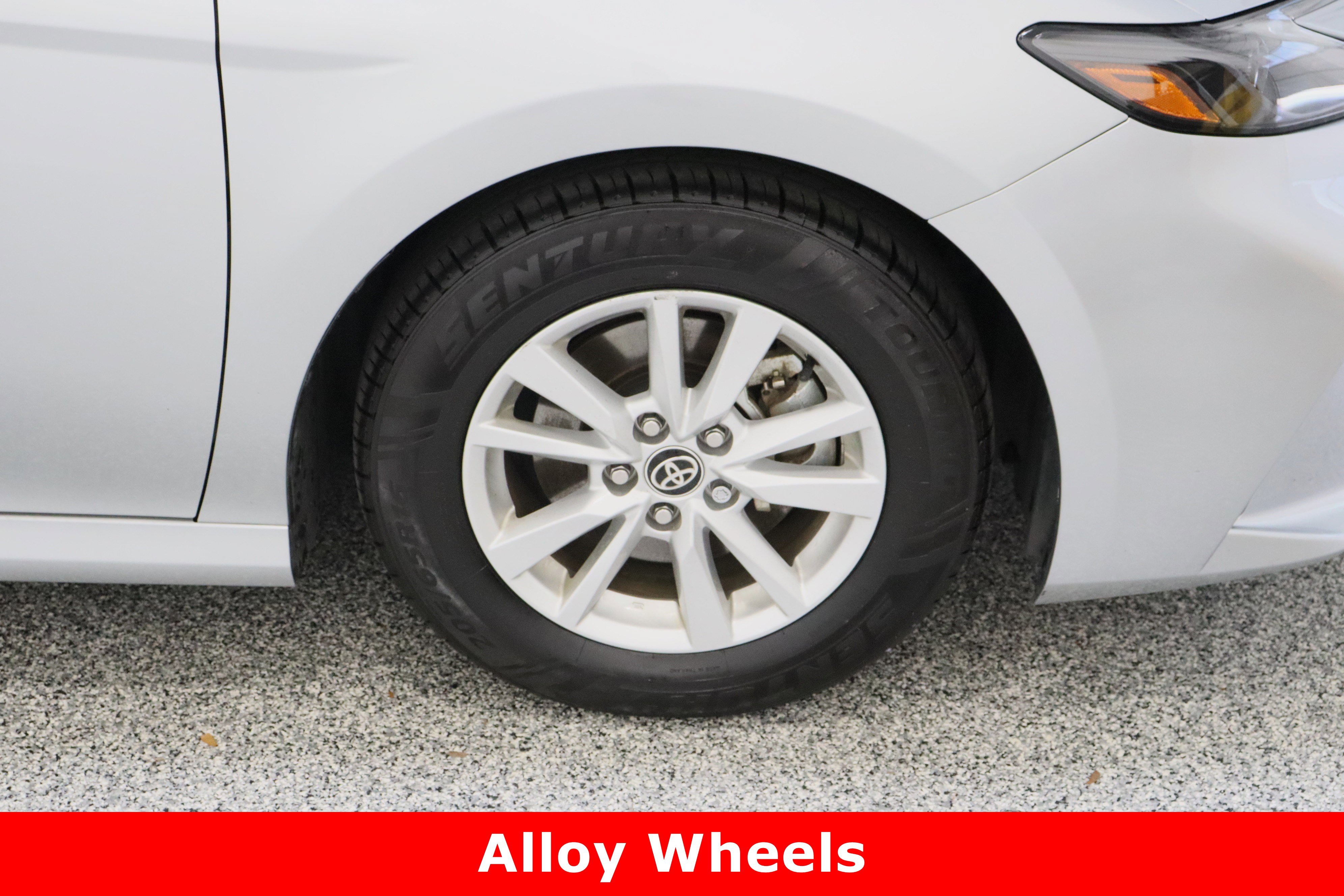 Used 2025 Toyota Camry LE FWD image 5
