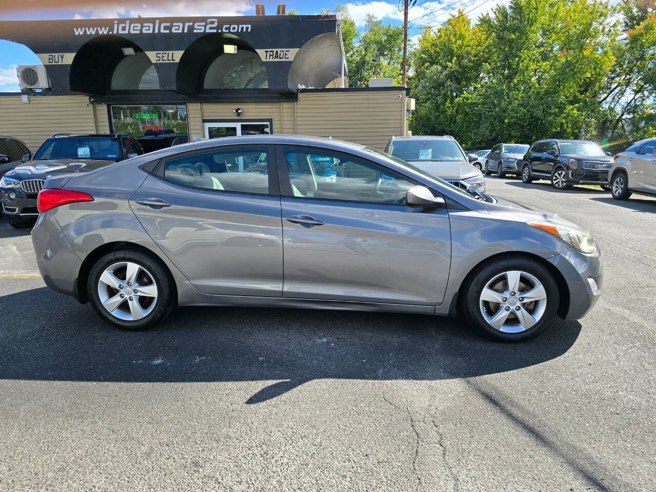 Used 2013 Hyundai Elantra GLS w/ Preferred Pkg FWD image 2