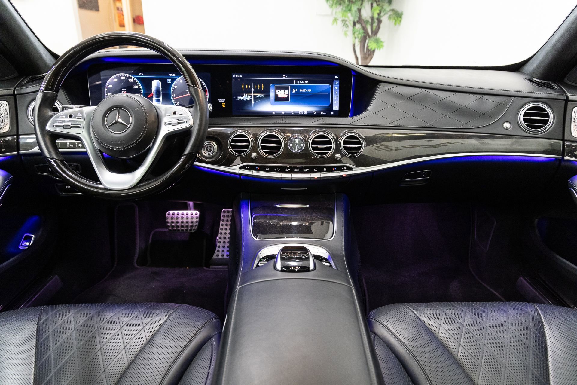 Used 2018 Mercedes-Benz S 560 4MATIC Sedan w/ AMG Line Exterior image 5