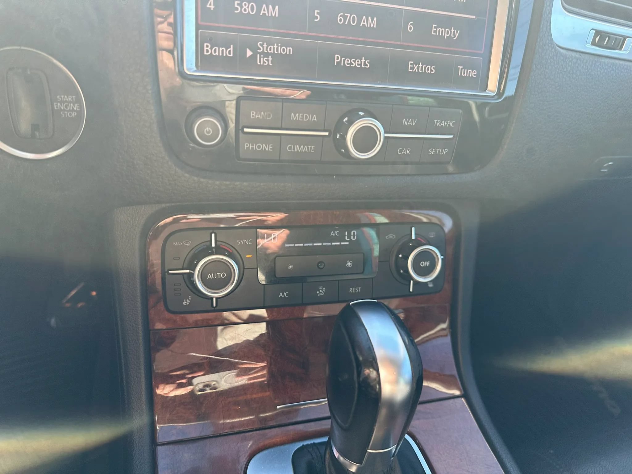 Used 2014 Volkswagen Touareg TDI AWD/4WD image 13