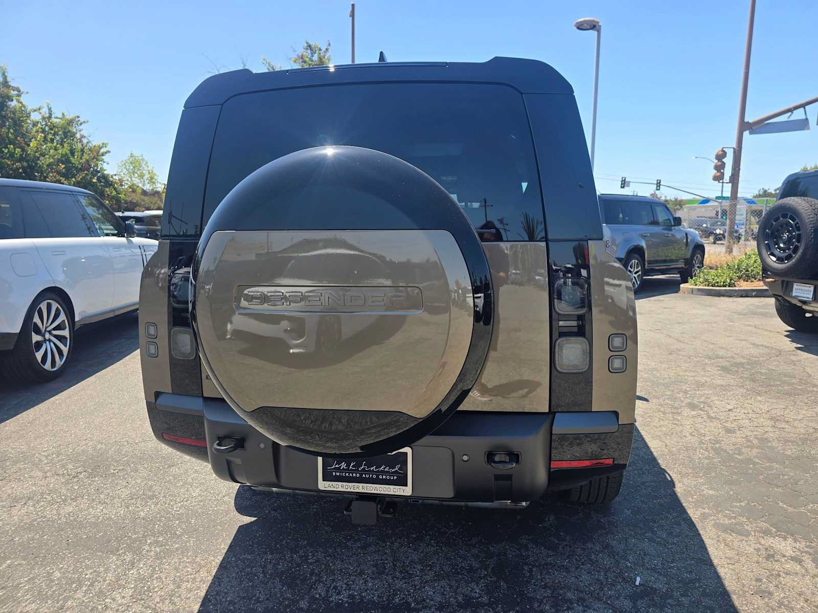 New 2026 Land Rover Defender 130 X-Dynamic SE AWD/4WD image 4
