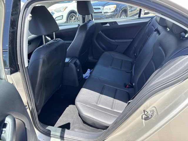 Used 2013 Volkswagen Jetta SE FWD image 16