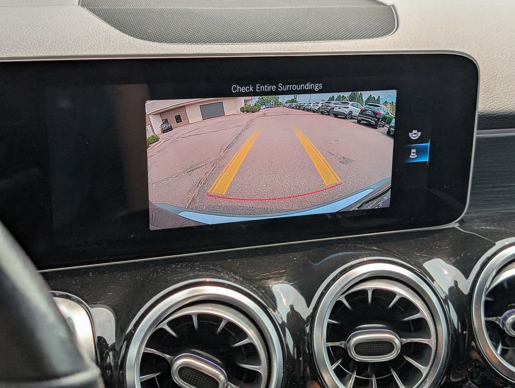 Used 2021 Mercedes-Benz GLB 250 w/ Premium Package image 16