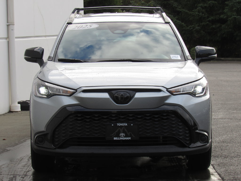 Certified 2025 Toyota Corolla Cross AWD Hybrid w/ Moonroof Package image 3
