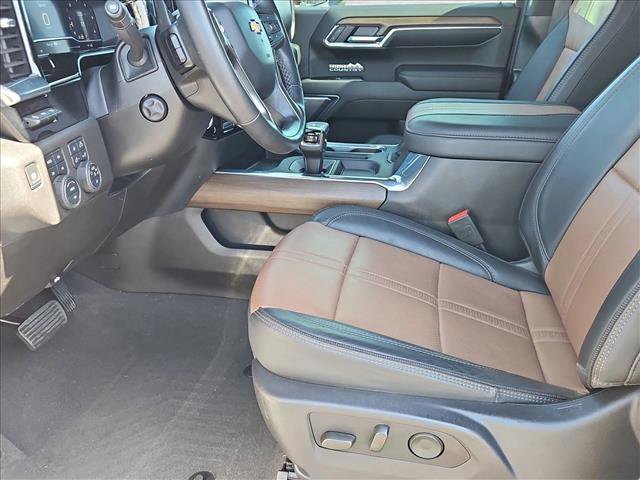 Used 2024 Chevrolet Silverado 1500 High Country w/ Technology Package AWD/4WD image 24