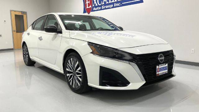 Used 2025 Nissan Altima 2.5 SV FWD image 4