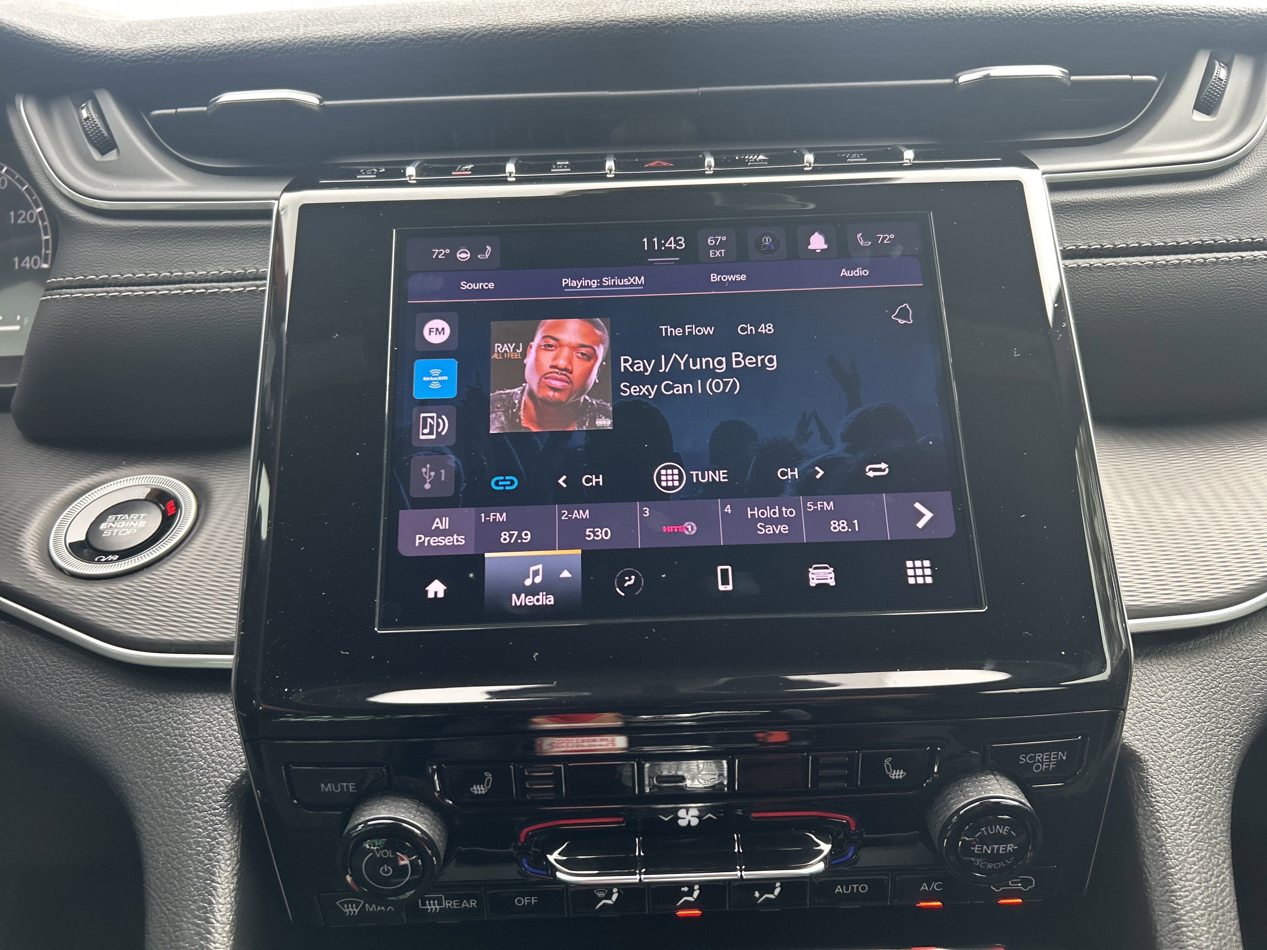 New 2025 Jeep Grand Cherokee L Laredo image 28