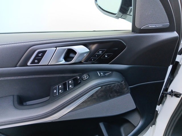 Certified 2025 BMW X5 xDrive40i w/ M Sport Package image 17
