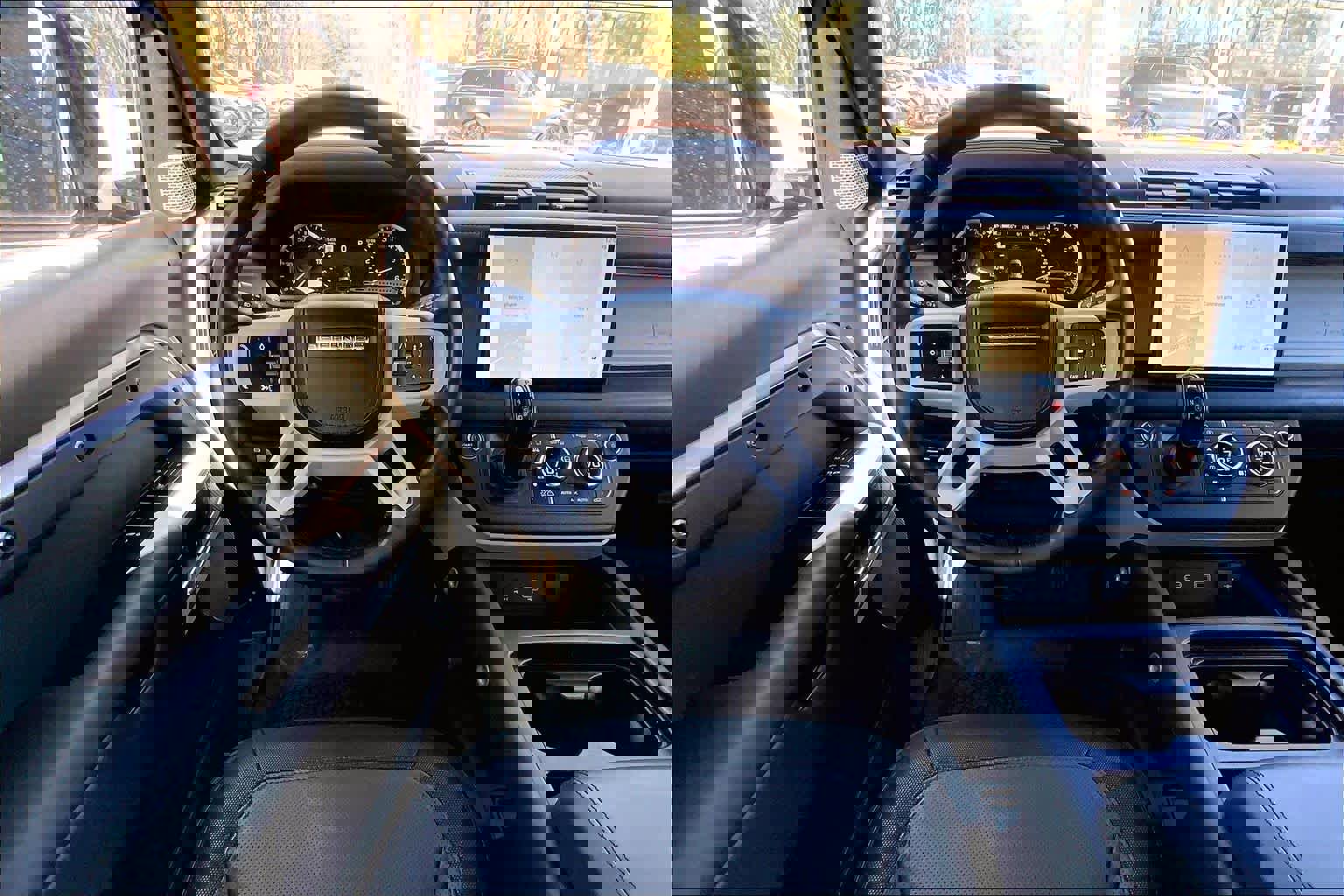 Used 2023 Land Rover Defender 130 X-Dynamic SE image 5