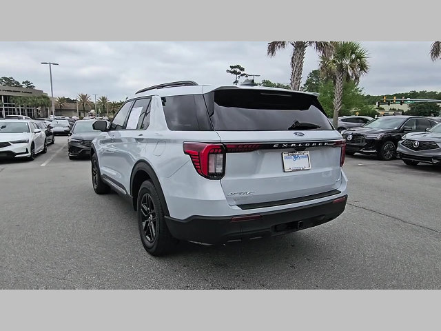 Used 2025 Ford Explorer Active AWD/4WD image 24