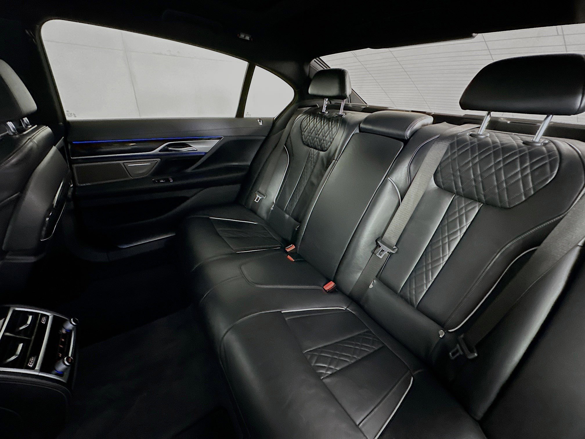 Used 2020 BMW 750i xDrive w/ M Sport Package AWD/4WD image 23