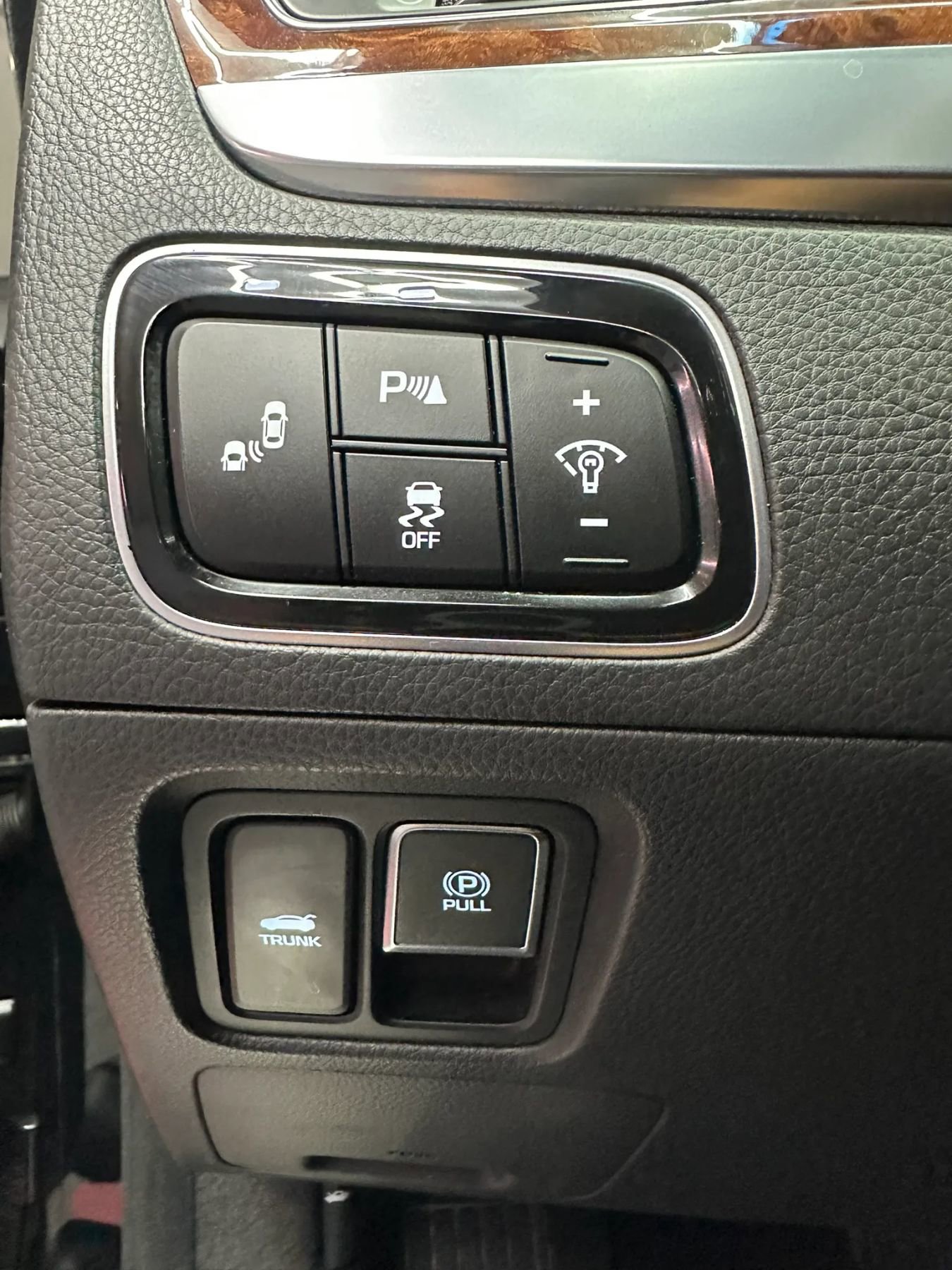 Used 2015 Hyundai Equus Signature RWD image 13