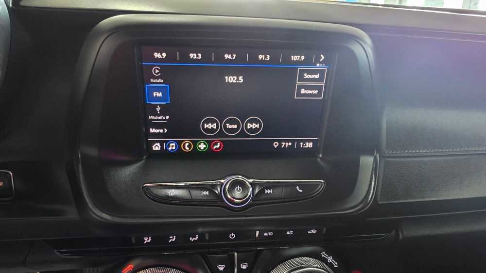 Used 2021 Chevrolet Camaro LT RWD image 16