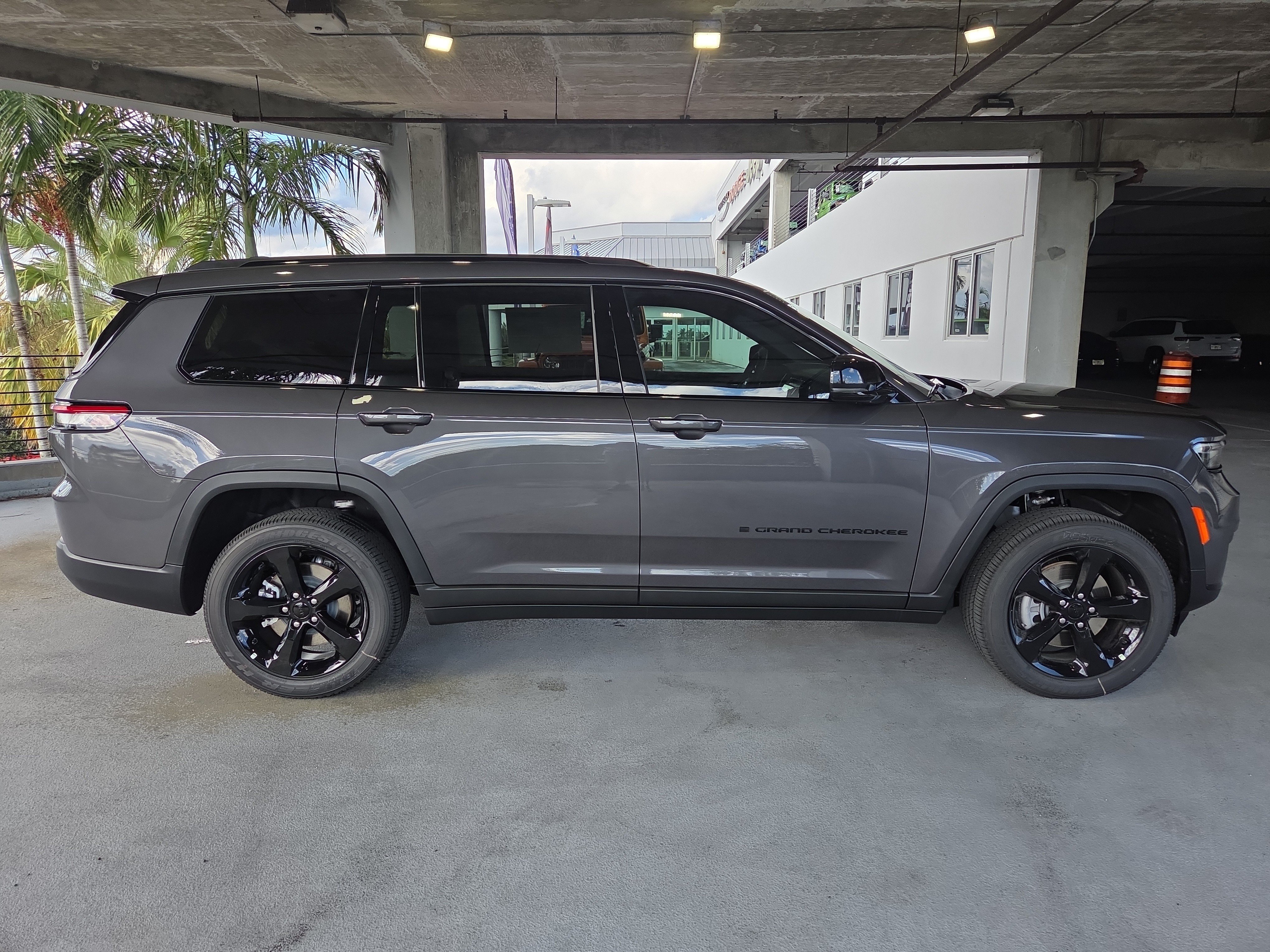 New 2025 Jeep Grand Cherokee L Altitude AWD/4WD image 4