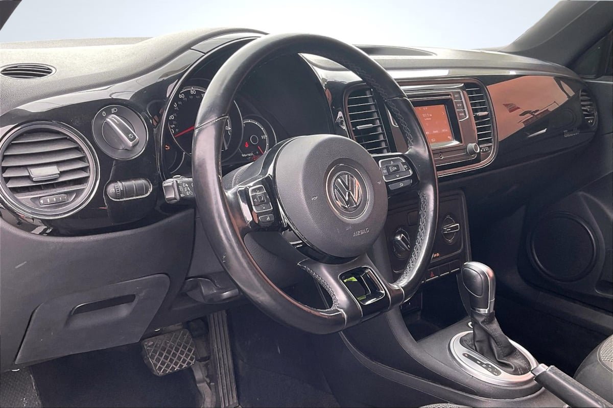 Used 2018 Volkswagen Beetle S image 12