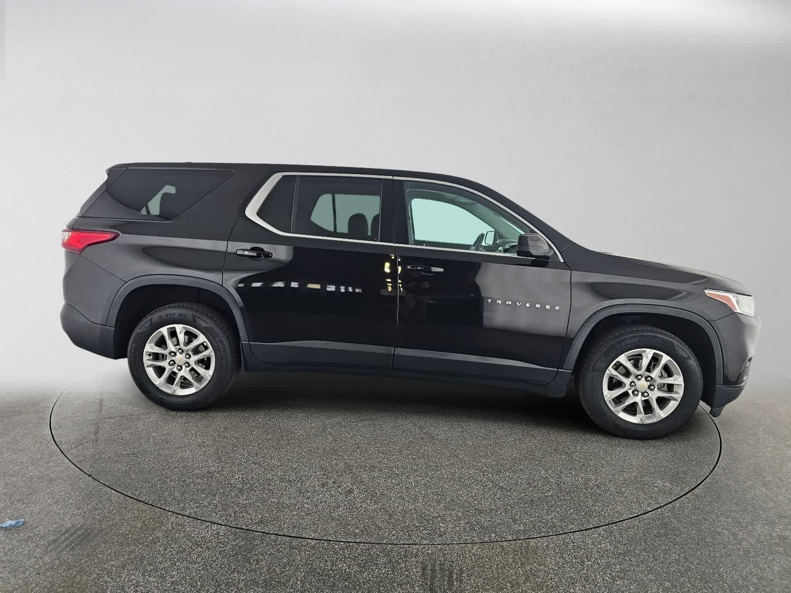 Used 2021 Chevrolet Traverse LS w/ LPO, Cargo Package FWD image 2