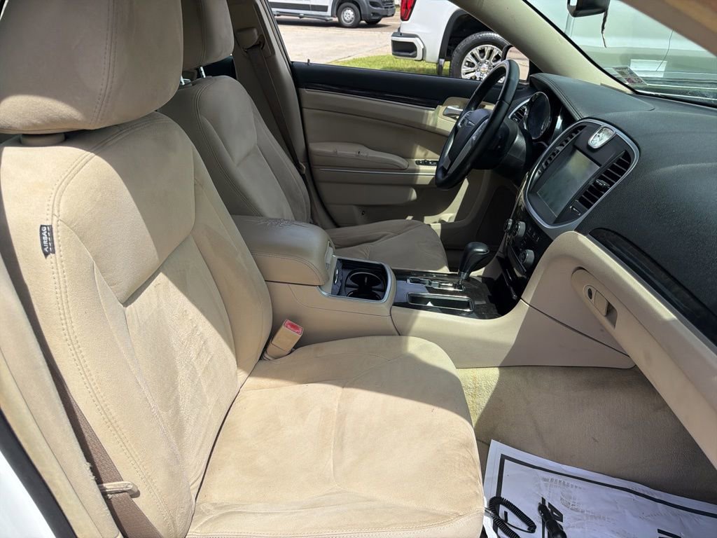 Used 2011 Chrysler 300 RWD image 13