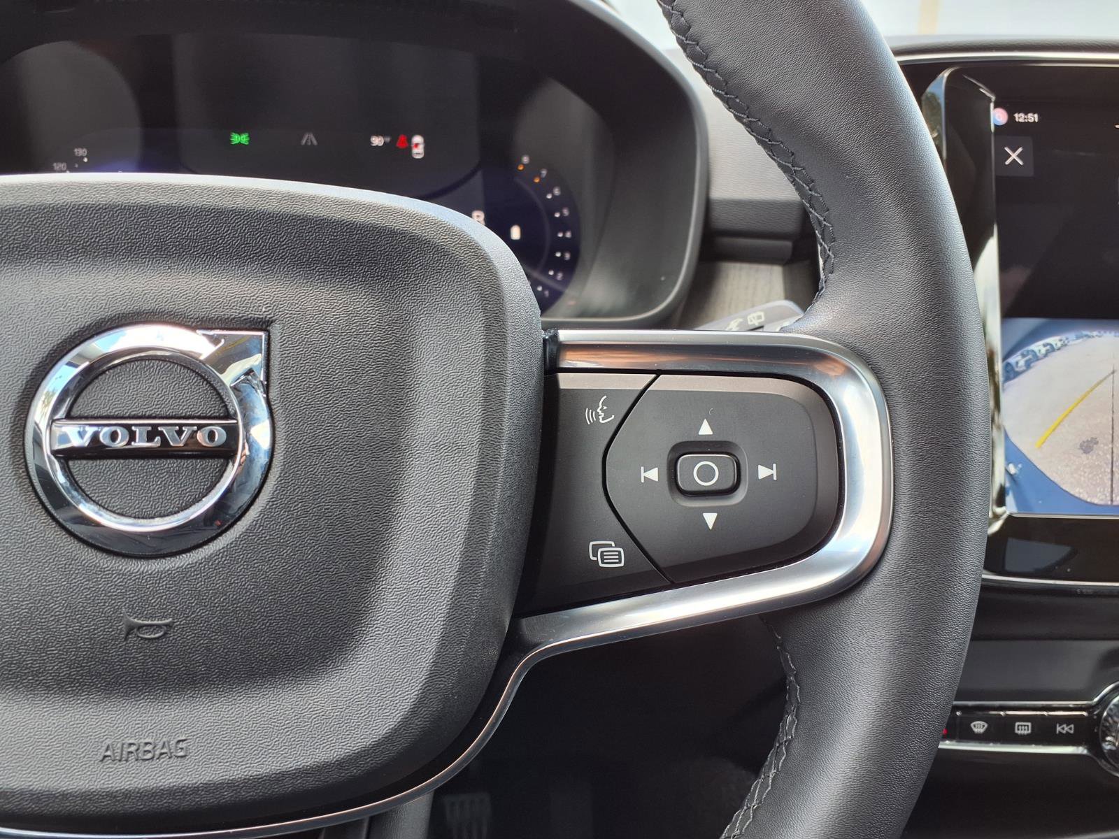 Certified 2023 Volvo XC40 B5 Plus w/ Driver Assist Package AWD/4WD image 29