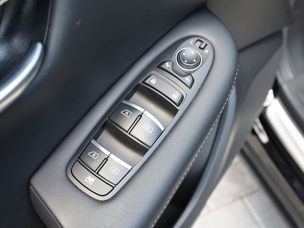 Certified 2025 INFINITI QX50 Luxe AWD/4WD image 12