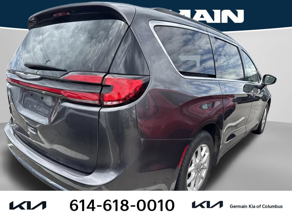 Used 2022 Chrysler Pacifica Touring-L FWD image 4