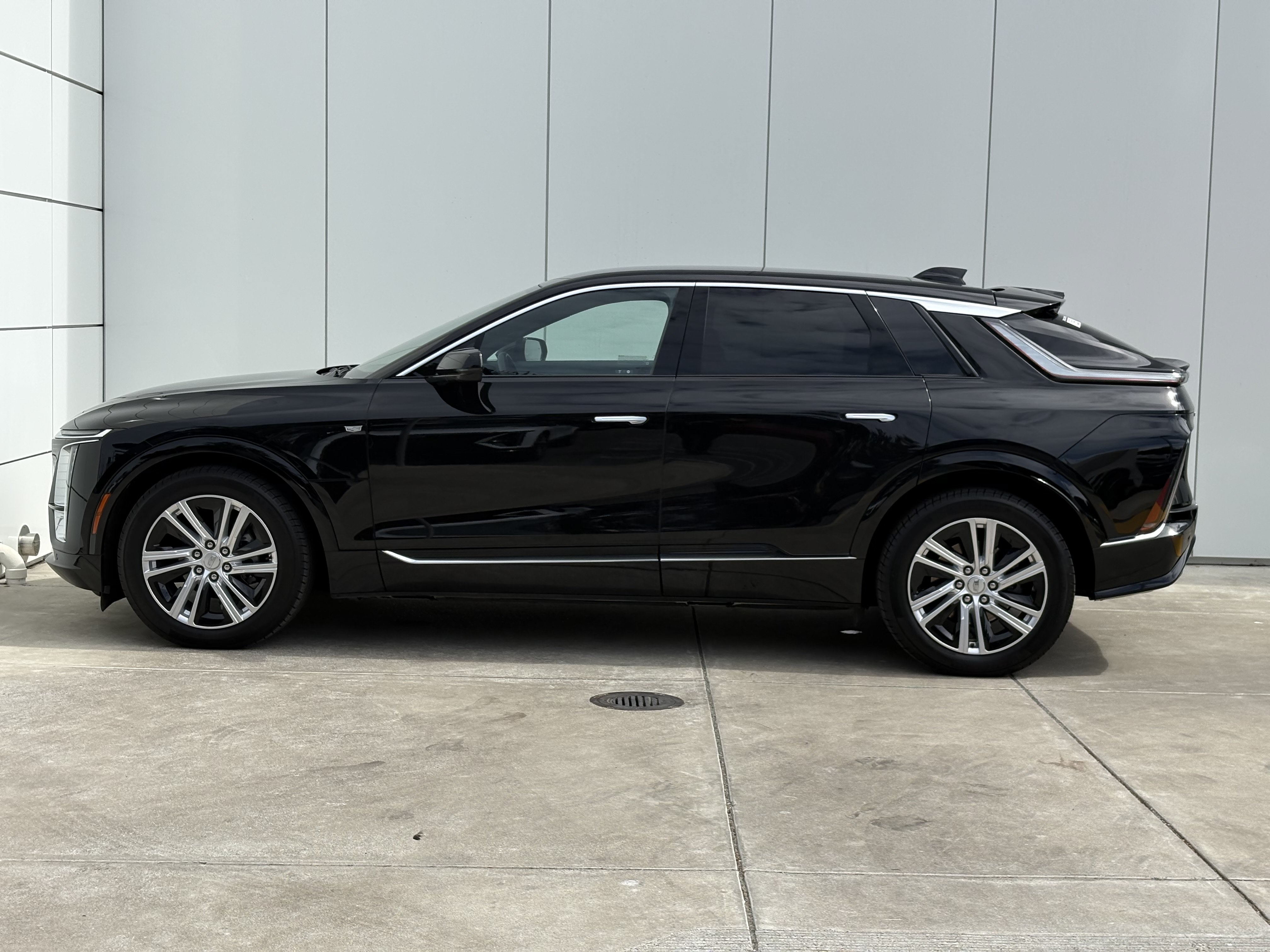 Certified 2024 Cadillac Lyriq Tech AWD/4WD image 4