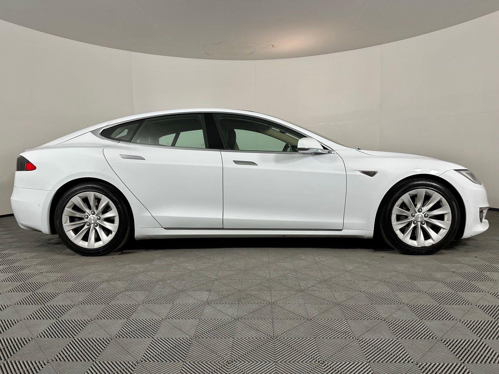 Used 2016 Tesla Model S 75D image 31