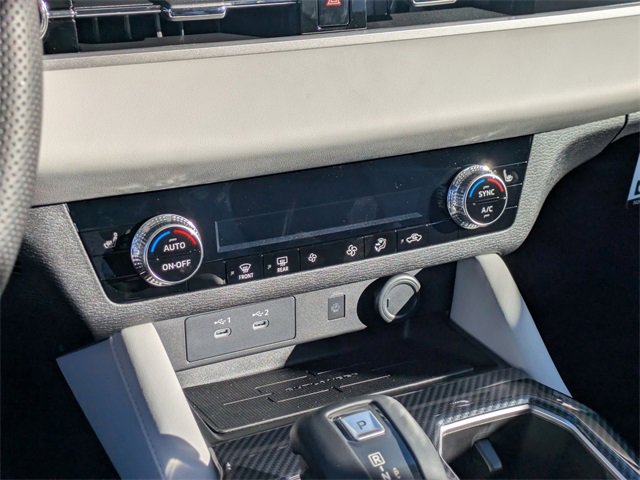 New 2025 Mitsubishi Outlander SE image 22