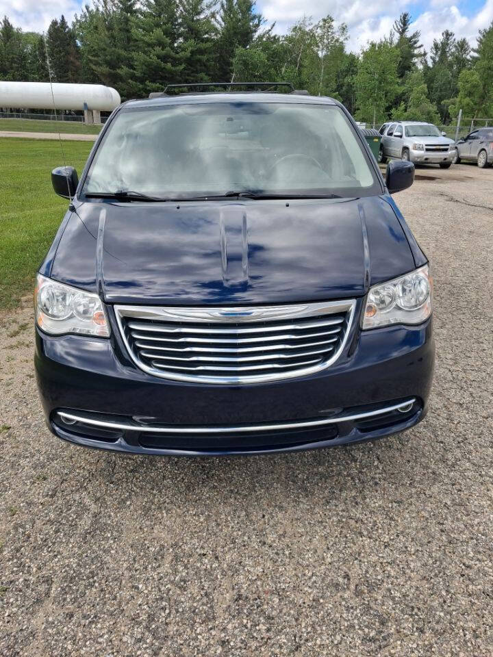 Used 2016 Chrysler Town & Country Touring FWD image 2
