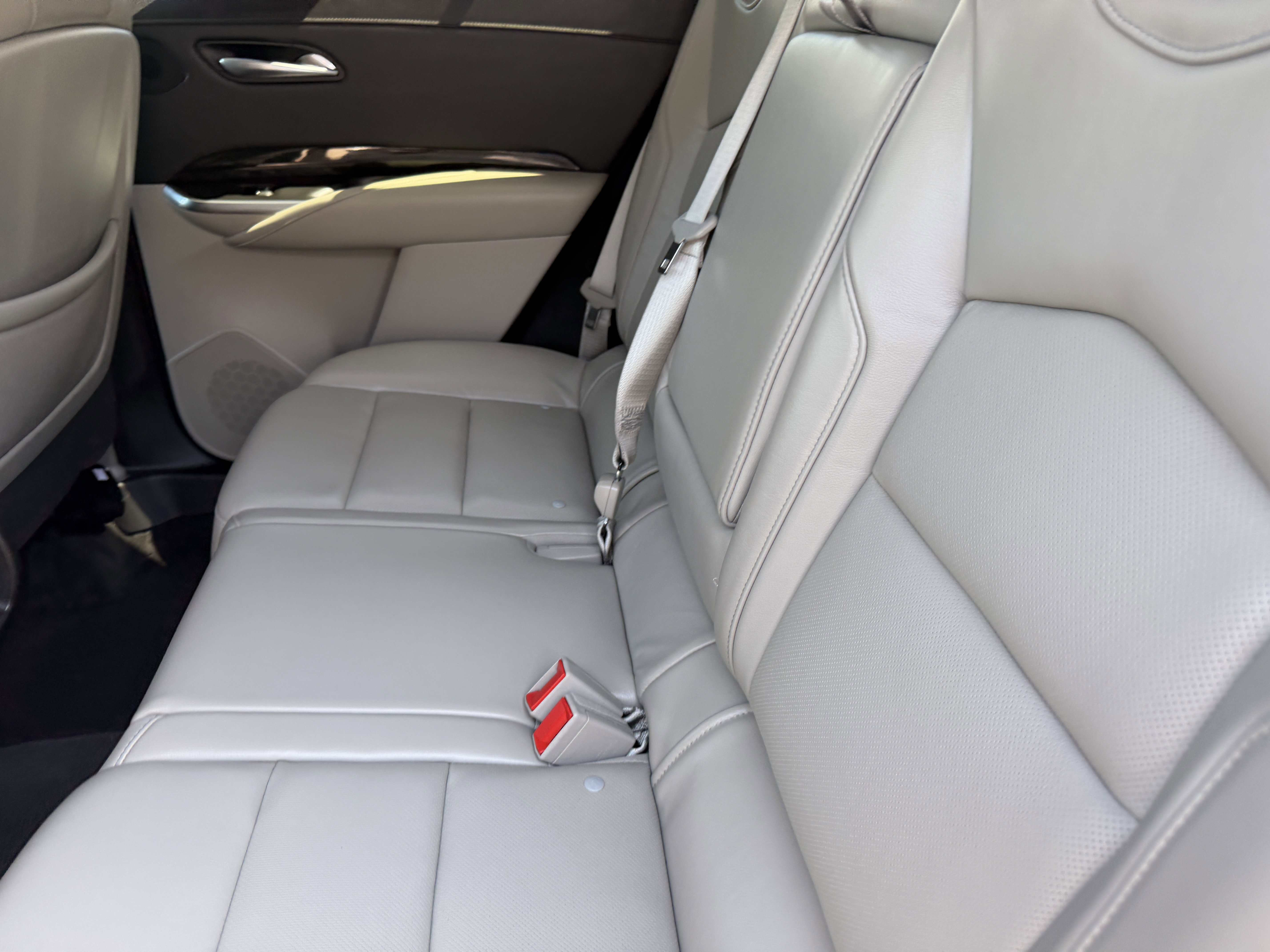 Used 2020 Cadillac XT4 Premium Luxury FWD image 17