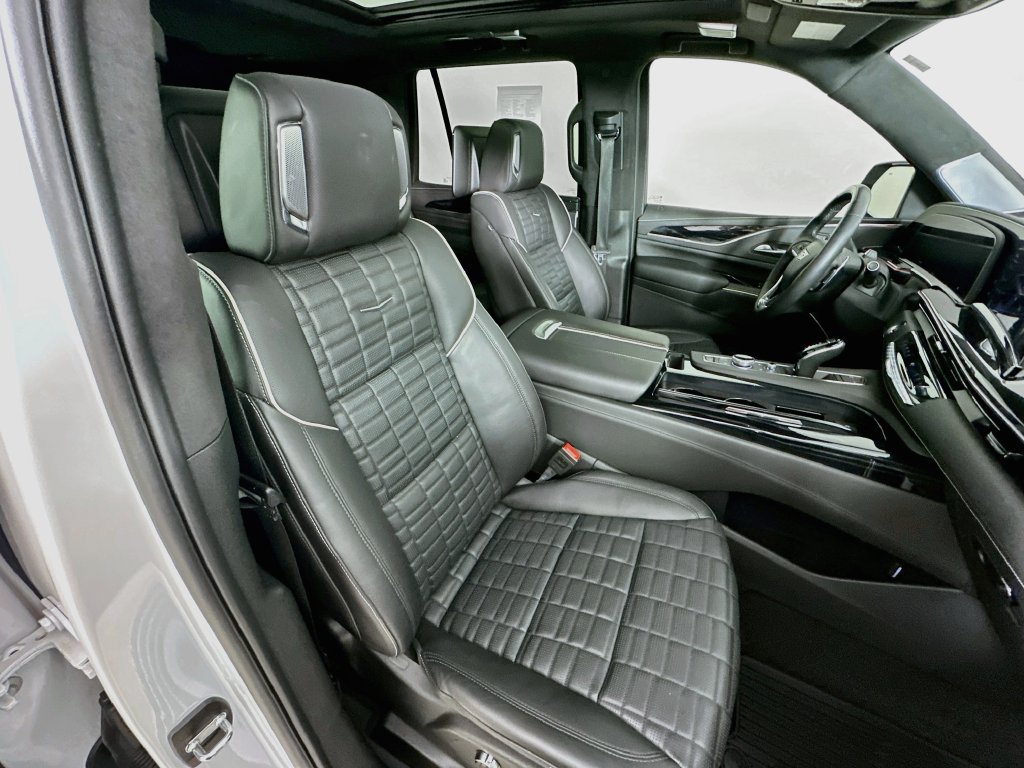 Certified 2024 Cadillac Escalade V w/ LPO, ONYX Package AWD/4WD image 39