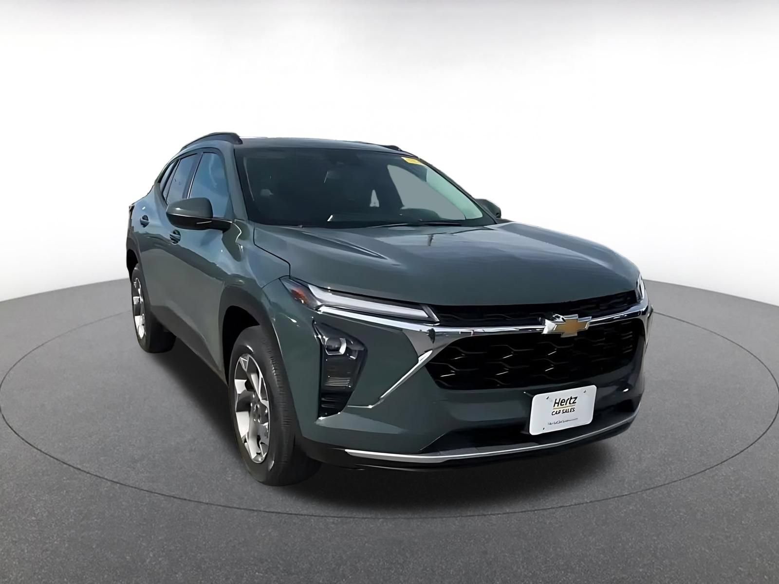 Used 2025 Chevrolet Trax LT w/ LT Convenience Package FWD image 3
