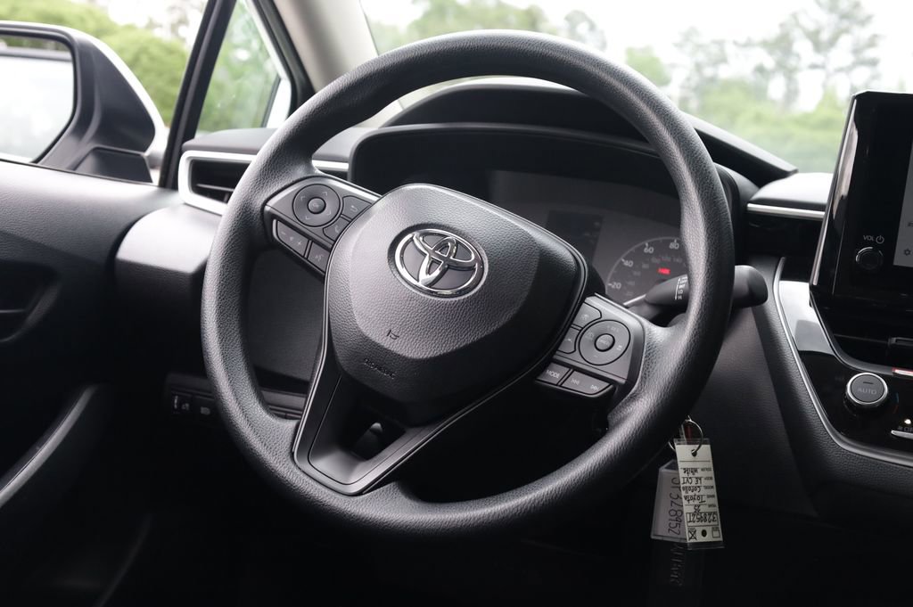 Used 2025 Toyota Corolla LE image 6